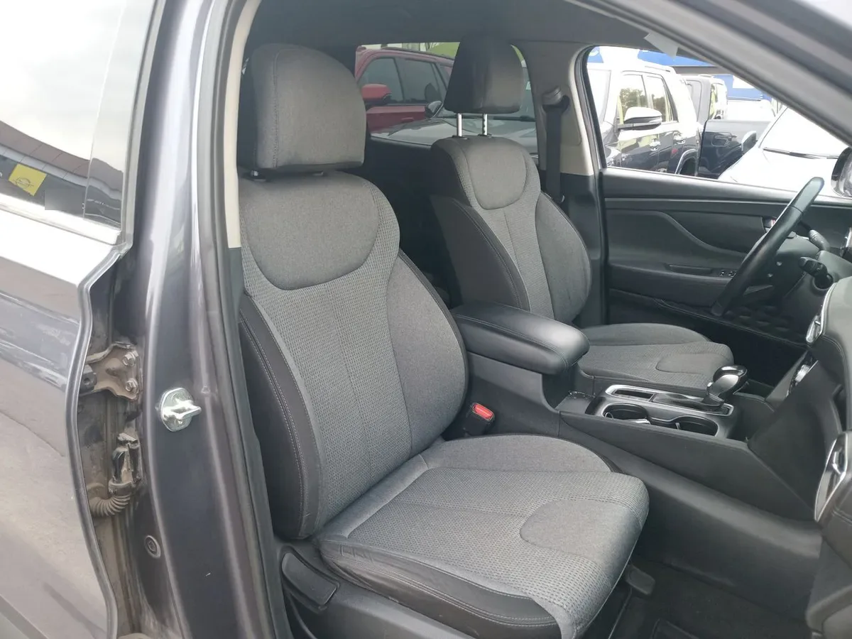 Hyundai Santa Fe 2.5 Plus Fl 4x2 At 5p año 2022