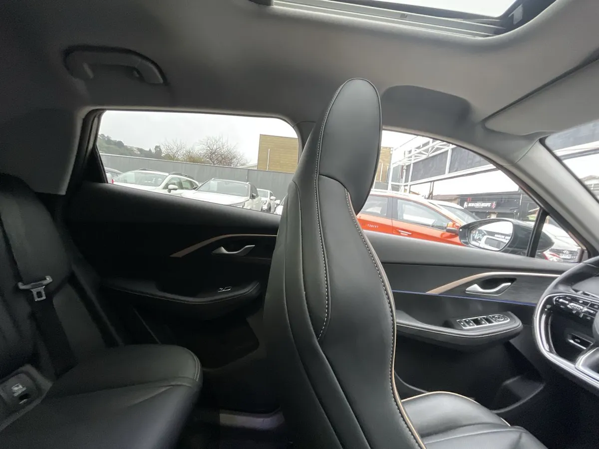 Omoda C5 1.5t Luxury 4x2 Cvt At 5p año 2025