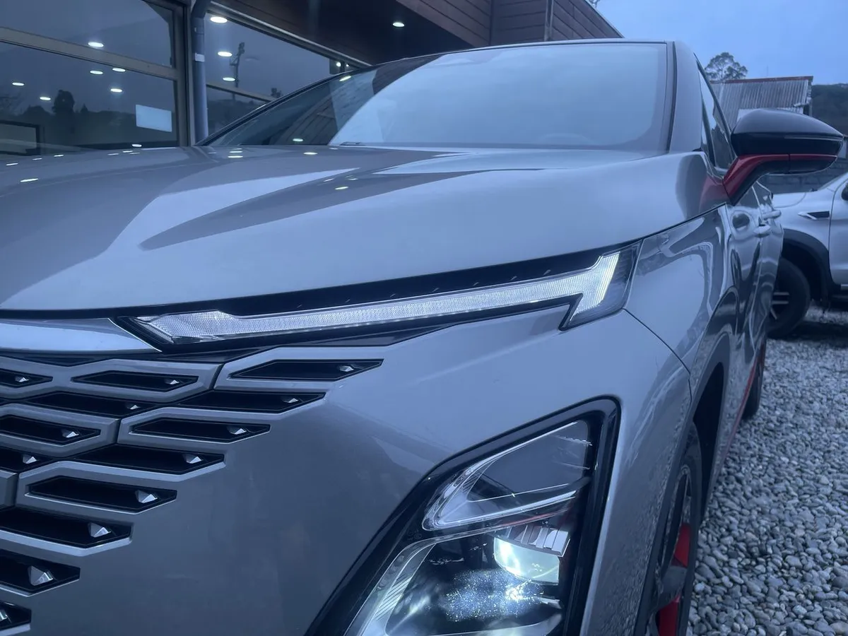 Omoda C5 1.5t Luxury 4x2 Cvt At 5p año 2025