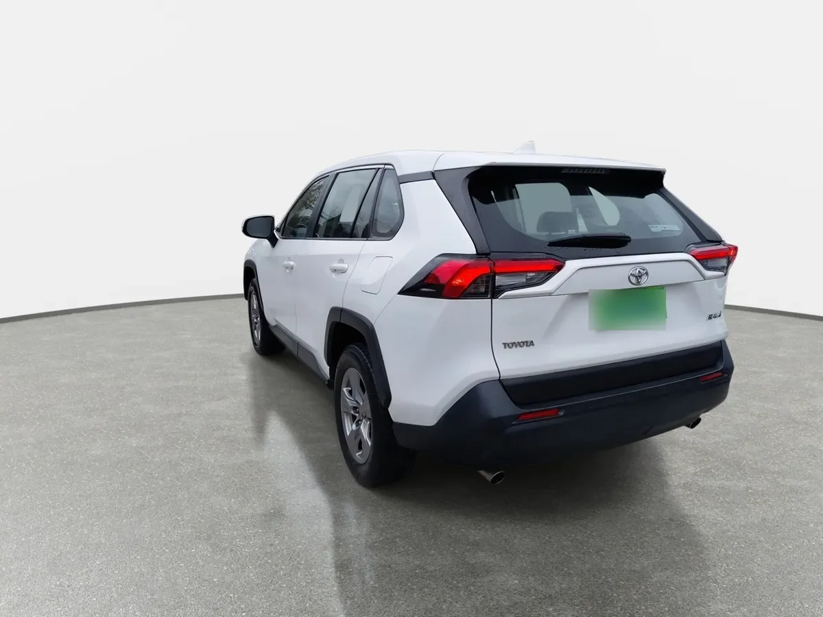 Toyota Rav 4 2.0 Le 4x2 Mt 5p año 2022