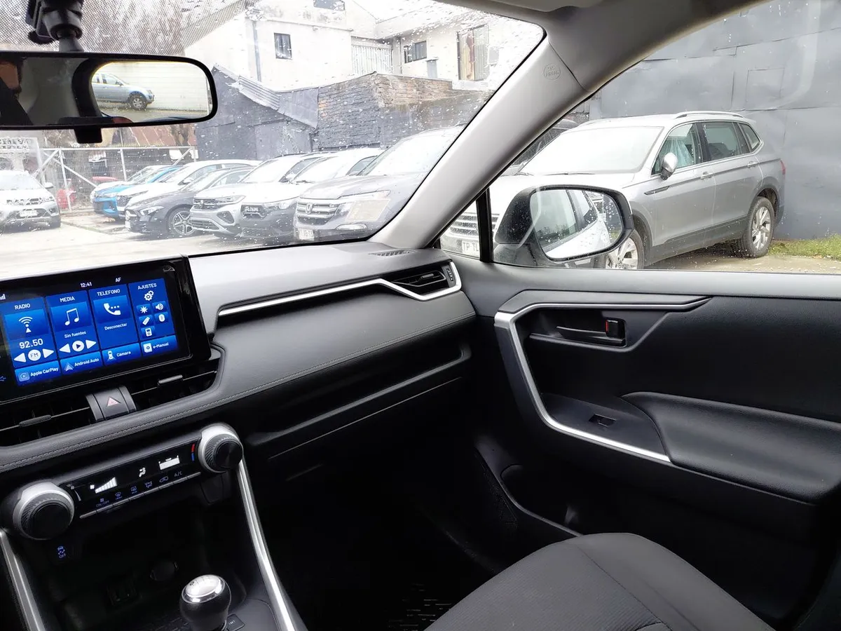 Toyota Rav 4 2.0 Le 4x2 Mt 5p año 2022