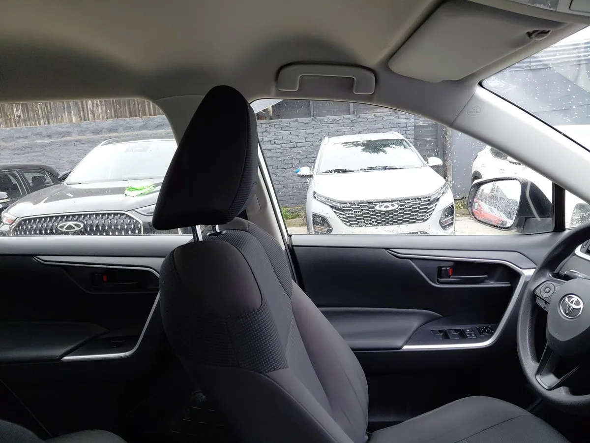 Toyota Rav 4 2.0 Le 4x2 Mt 5p año 2022