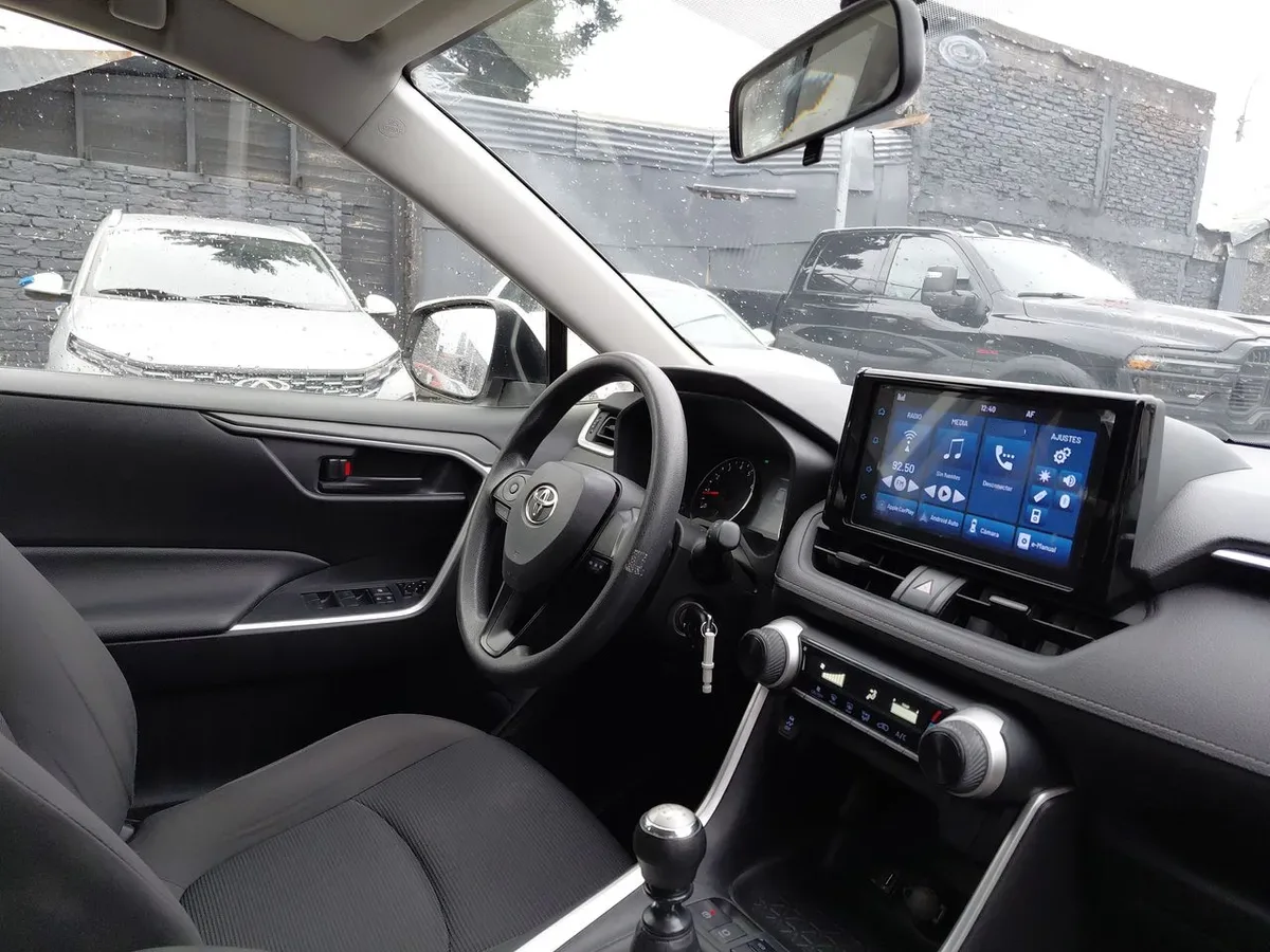 Toyota Rav 4 2.0 Le 4x2 Mt 5p año 2022