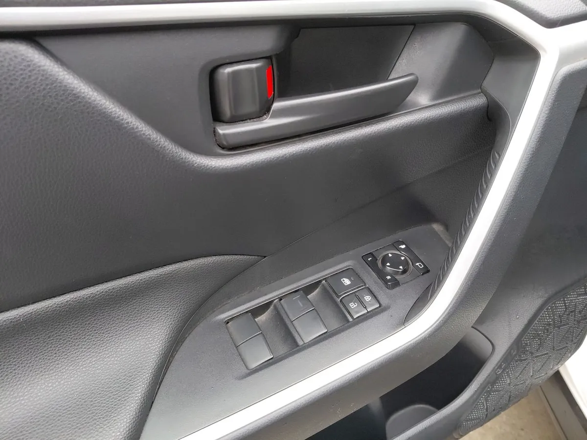 Toyota Rav 4 2.0 Le 4x2 Mt 5p año 2022