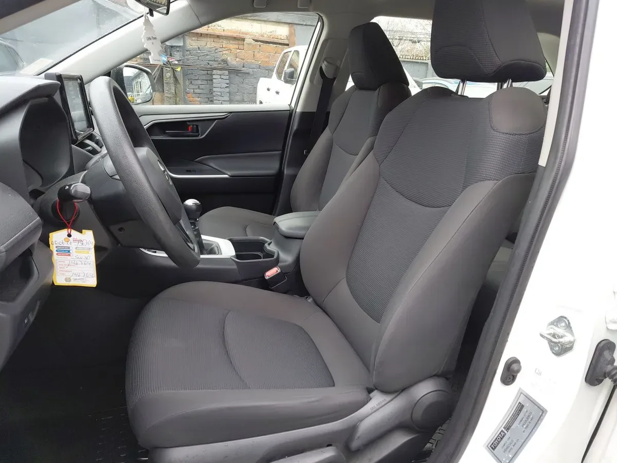 Toyota Rav 4 2.0 Le 4x2 Mt 5p año 2022