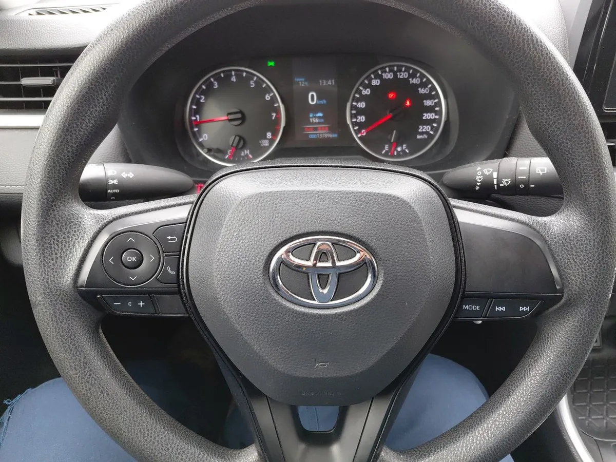 Toyota Rav 4 2.0 Le 4x2 Mt 5p año 2022