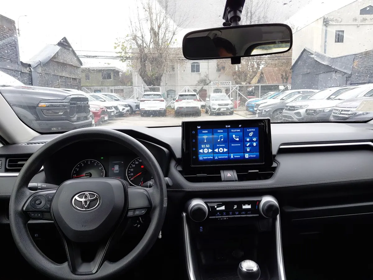 Toyota Rav 4 2.0 Le 4x2 Mt 5p año 2022