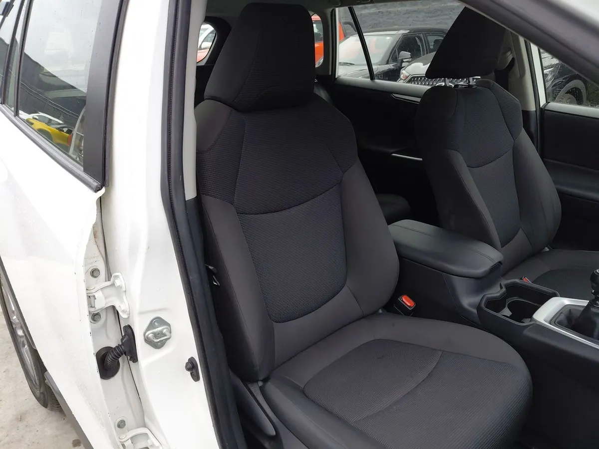 Toyota Rav 4 2.0 Le 4x2 Mt 5p año 2022