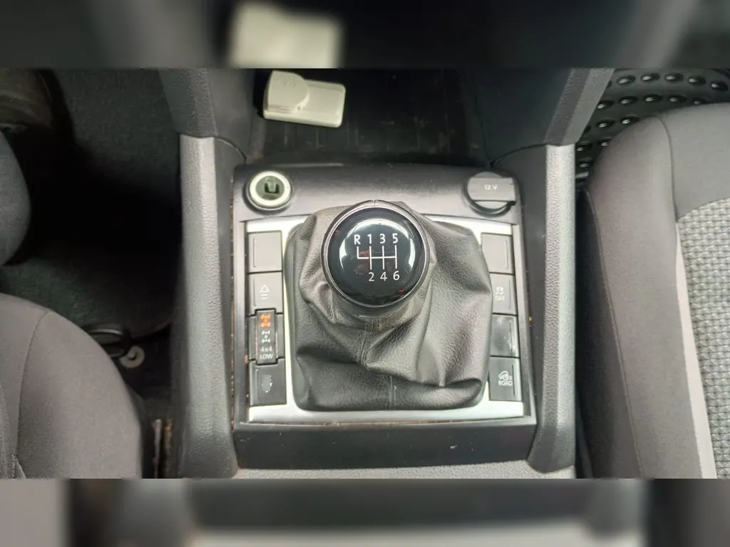 Volkswagen Amarok 2.0 Trendline Diesel 4motion 4x4 Dob. Cab. Mt 4p año 2023