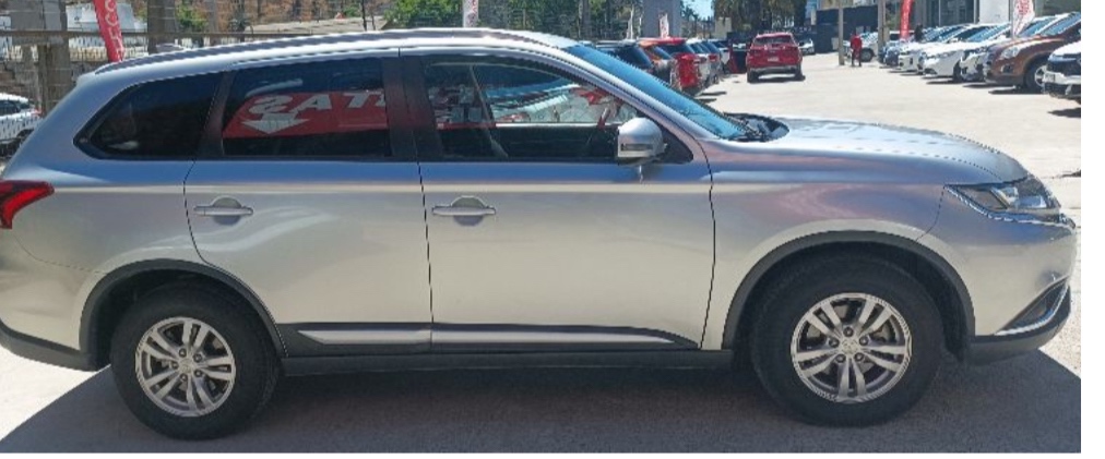 MITSUBISHI OUTLANDER 2.0 Mt 4x2 año 2020
