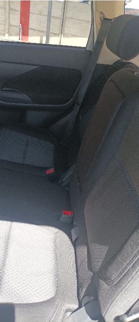 MITSUBISHI OUTLANDER 2.0 Mt 4x2 año 2020