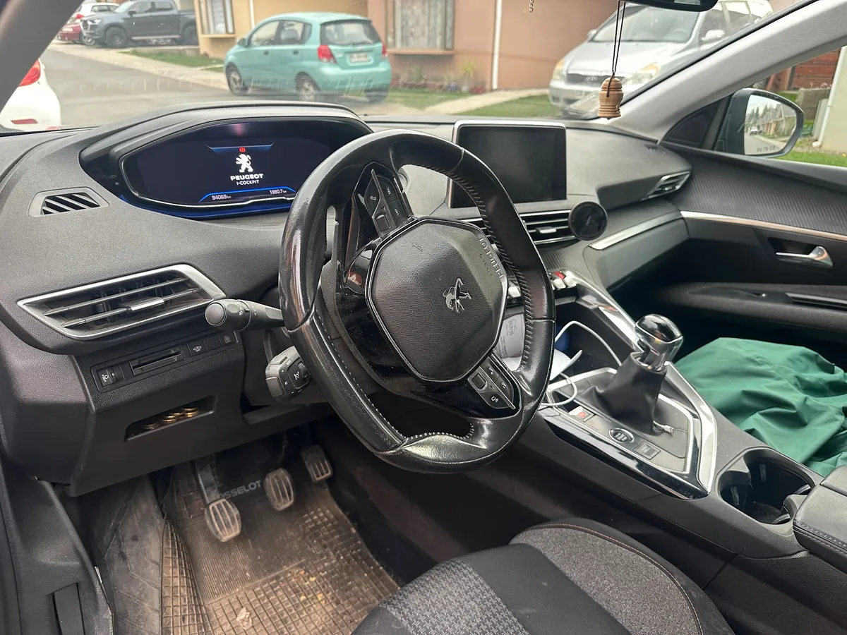Peugeot 3008 1.2 Active Pack Puretech 130 Mt año 2022