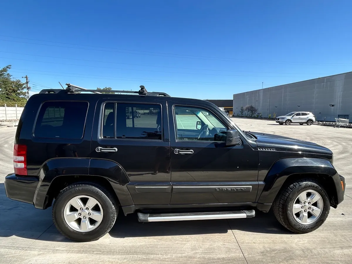 JEEP CHEROKEE 3.7 Liberty Limited At 4x2 año 2012