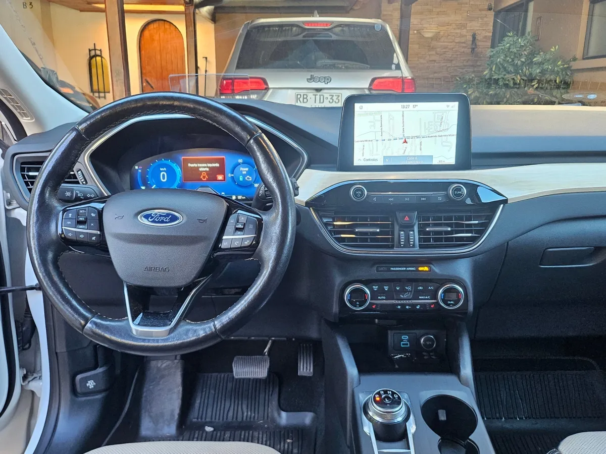 FORD ESCAPE 2.5 Titanium Hev At 4x4 Hibrido año 2022