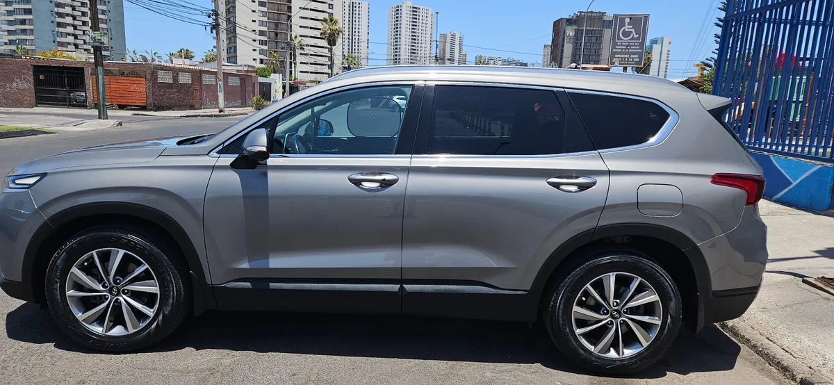 Hyundai Santa Fe 2.2 Crdi Tm Plus Mt Diesel año 2020