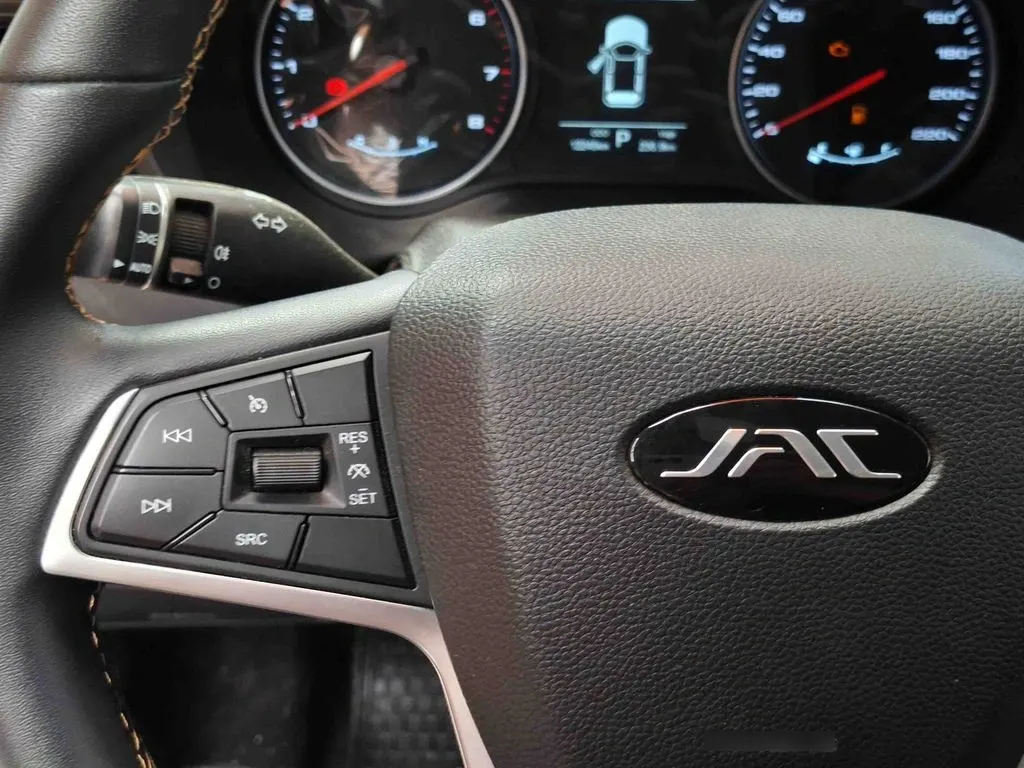 JAC Js4 Luxury año 2025
