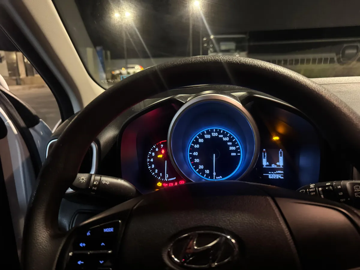 Hyundai Venue 1.6 Qx Plus Mt año 2021