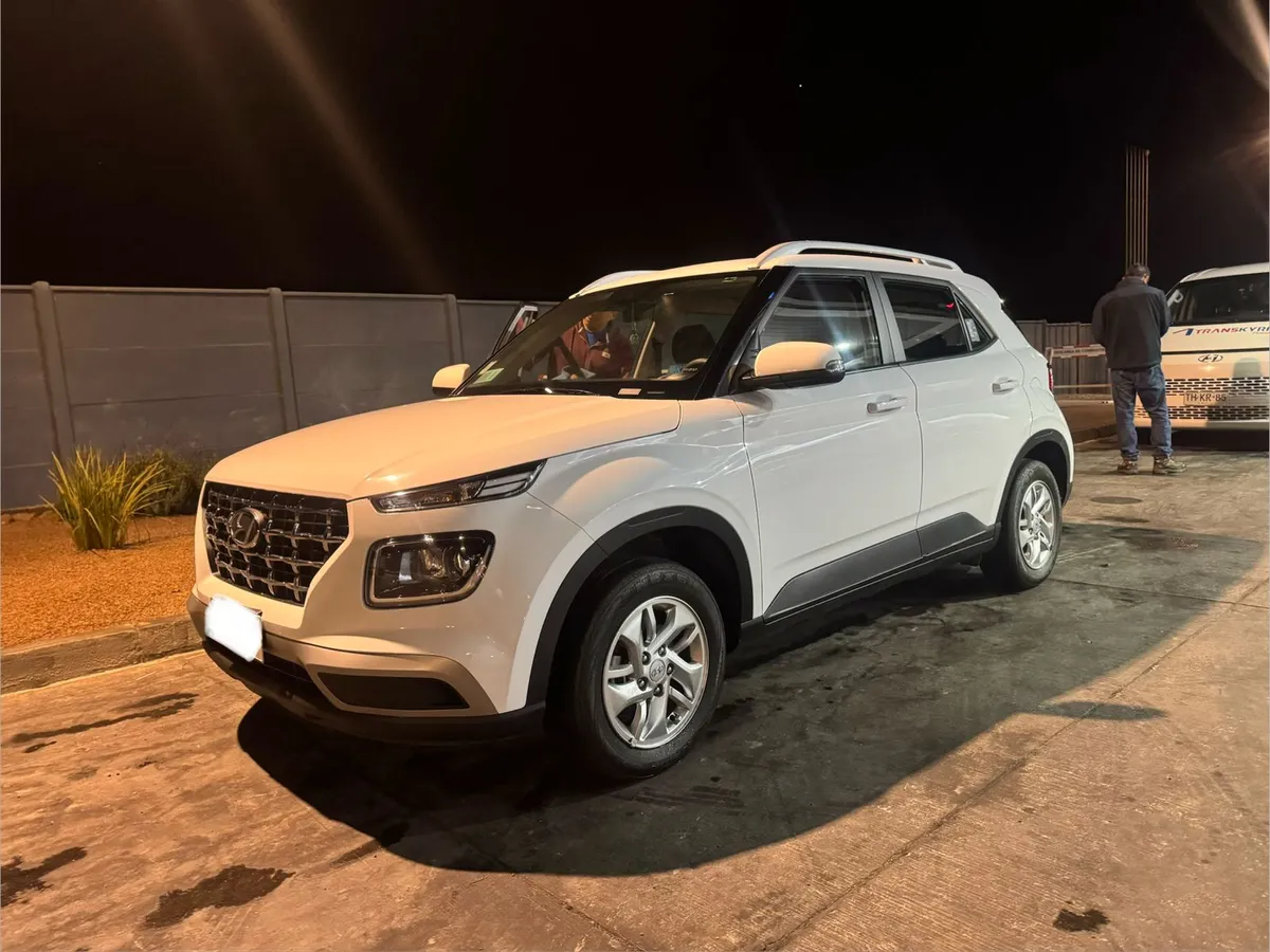 Hyundai Venue 1.6 Qx Plus Mt año 2021