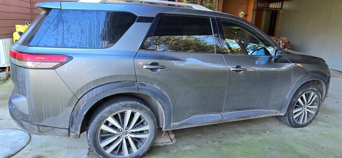 Nissan Pathfinder 3.5 Exclusive At 4x4 año 2023