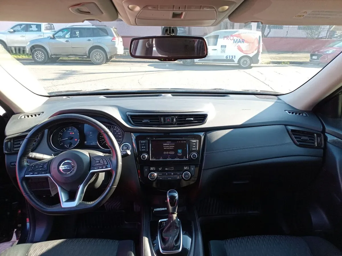 Nissan X-Trail 2.5 Advance 4x2 3row Cvt At 5p año 2023