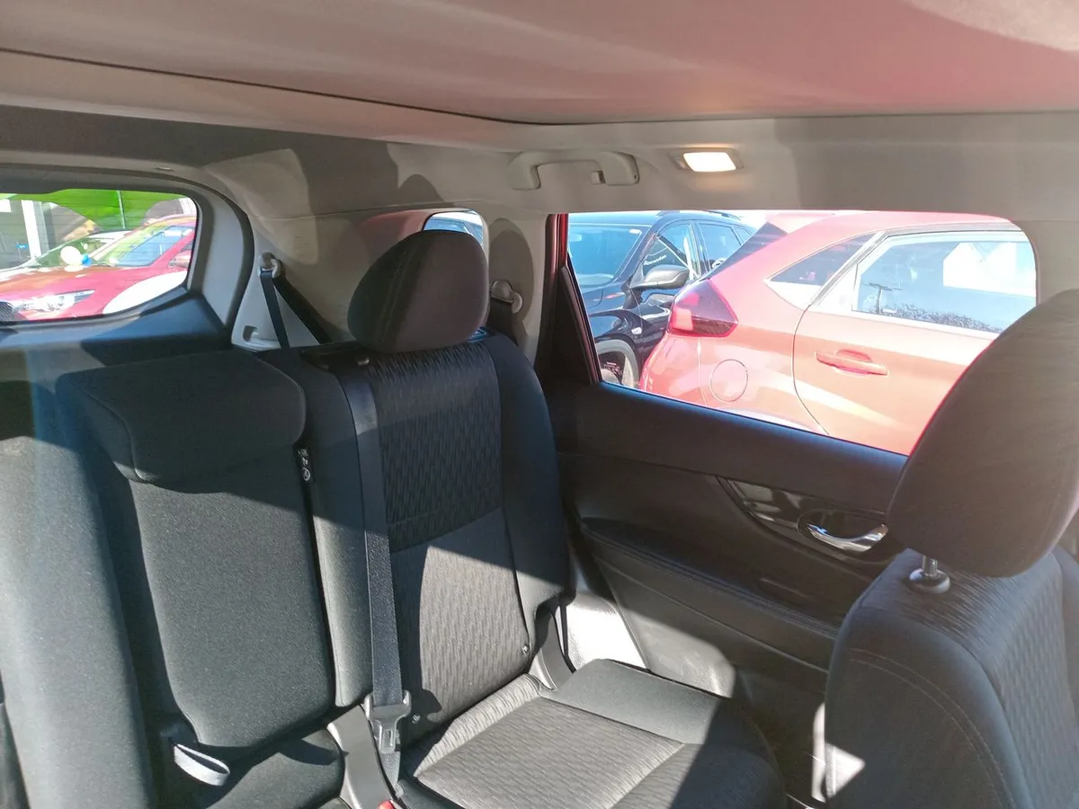 Nissan X-Trail 2.5 Advance 4x2 3row Cvt At 5p año 2023