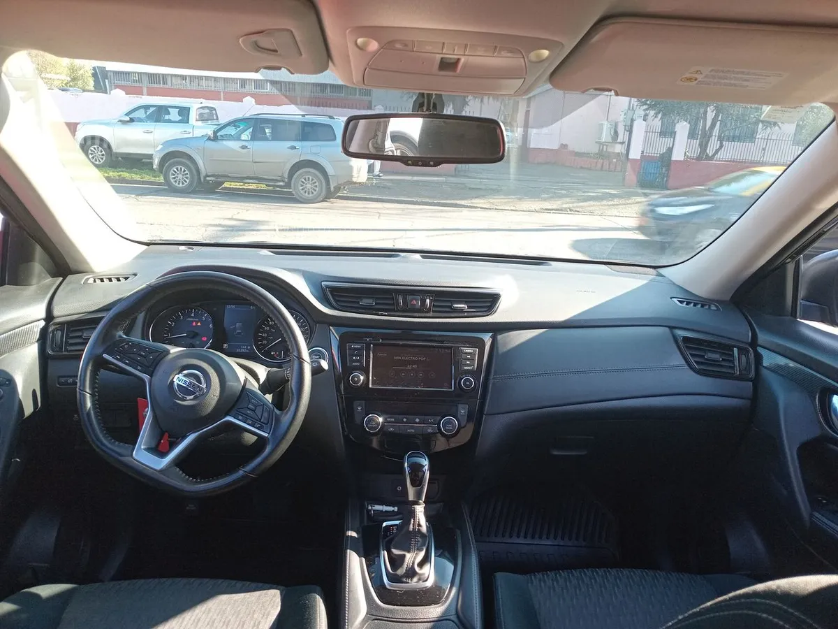 Nissan X-Trail 2.5 Advance 4x2 3row Cvt At 5p año 2023