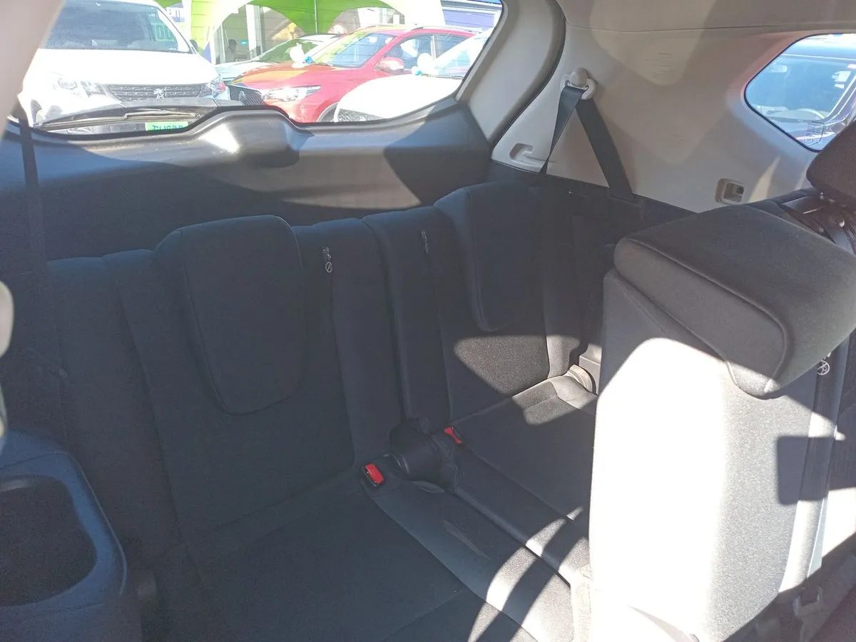 Nissan X-Trail 2.5 Advance 4x2 3row Cvt At 5p año 2023