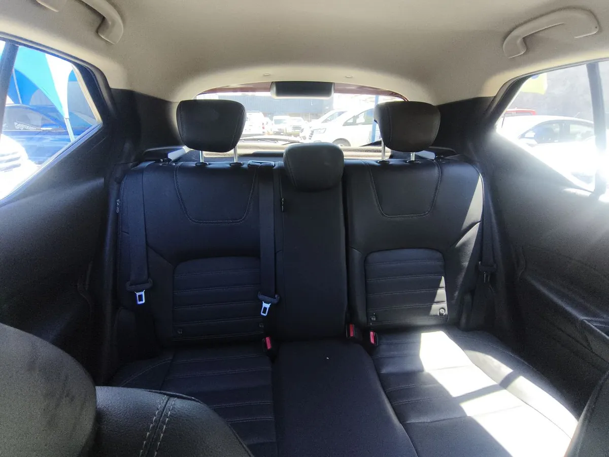 Nissan Kicks 1.6 Exclusive 4x2 Cvt At 5p año 2025