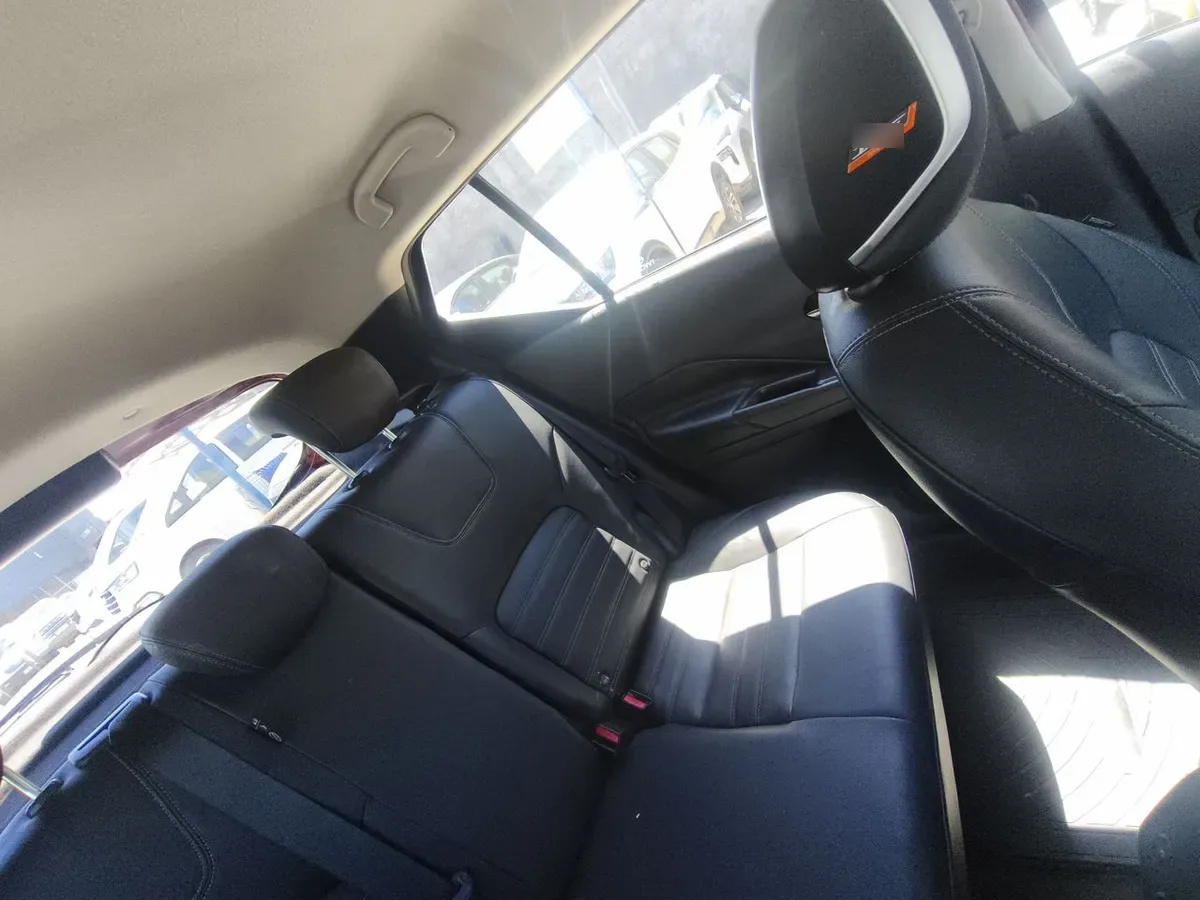Nissan Kicks 1.6 Exclusive 4x2 Cvt At 5p año 2025