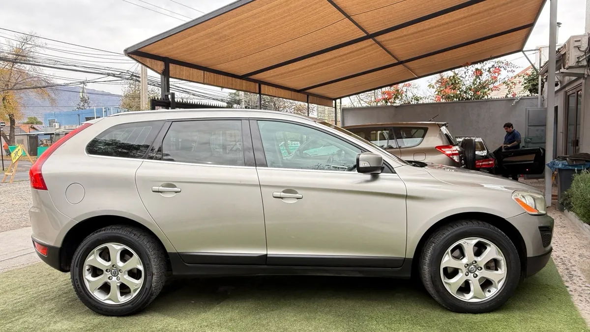 Volvo Xc60 2.0 T5 Comfort 4x2 At año 2014