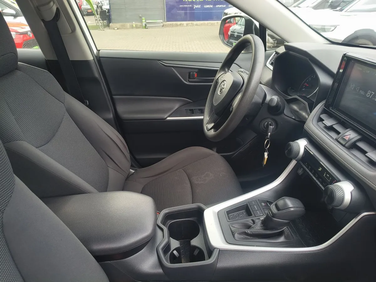 Toyota Rav 4 2.0 Le 4x2 Cvt At 5p año 2020