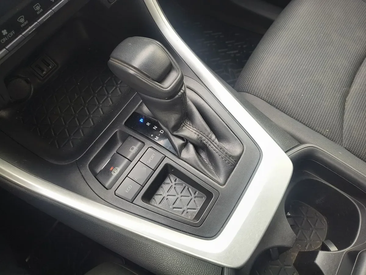 Toyota Rav 4 2.0 Le 4x2 Cvt At 5p año 2020