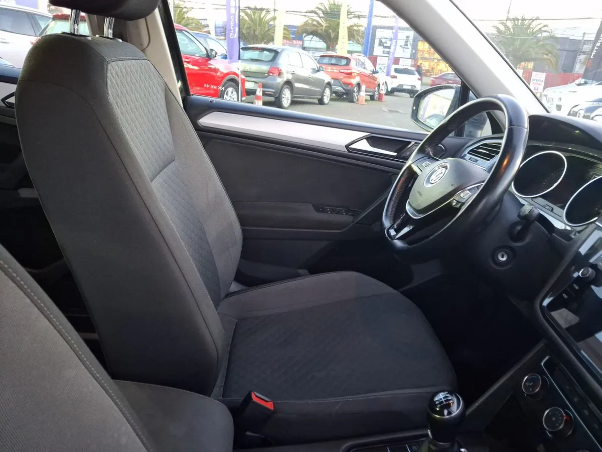 Volkswagen Tiguan 1.4 Tsi Trendline 4x2 Mt 5p año 2018