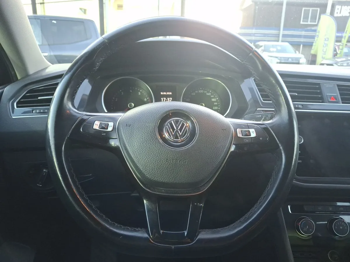 Volkswagen Tiguan 1.4 Tsi Trendline 4x2 Mt 5p año 2018
