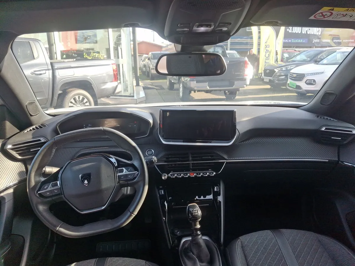 Peugeot 2008 1.2 Allure Pack Puretech 130hp 4x2 Mt 5p año 2024