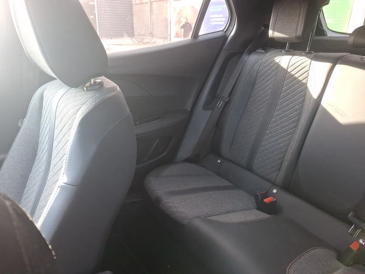 Peugeot 2008 1.2 Allure Pack Puretech 130hp 4x2 Mt 5p año 2024