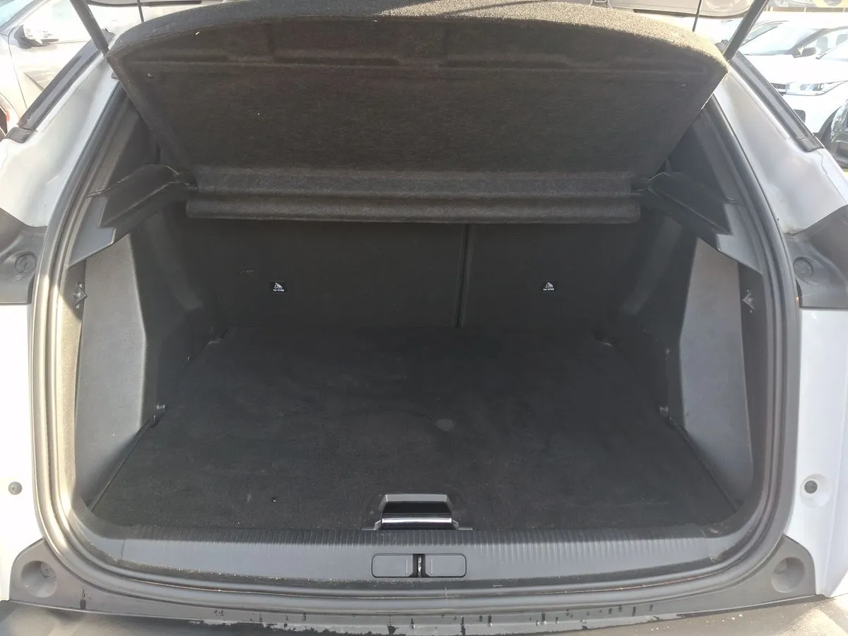 Peugeot 2008 1.2 Allure Pack Puretech 130hp 4x2 Mt 5p año 2024