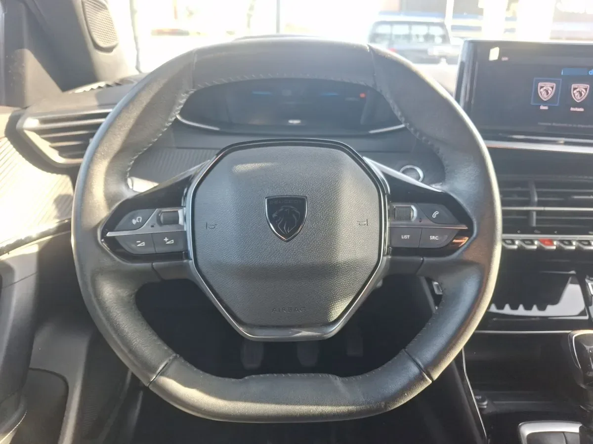 Peugeot 2008 1.2 Allure Pack Puretech 130hp 4x2 Mt 5p año 2024