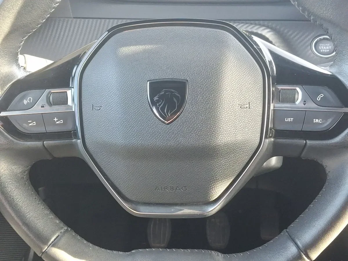 Peugeot 2008 1.2 Allure Pack Puretech 130hp 4x2 Mt 5p año 2024
