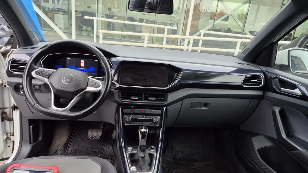 Volkswagen T-Cross 1.0 Tsi Comfortline 4x2 At6 5p año 2022