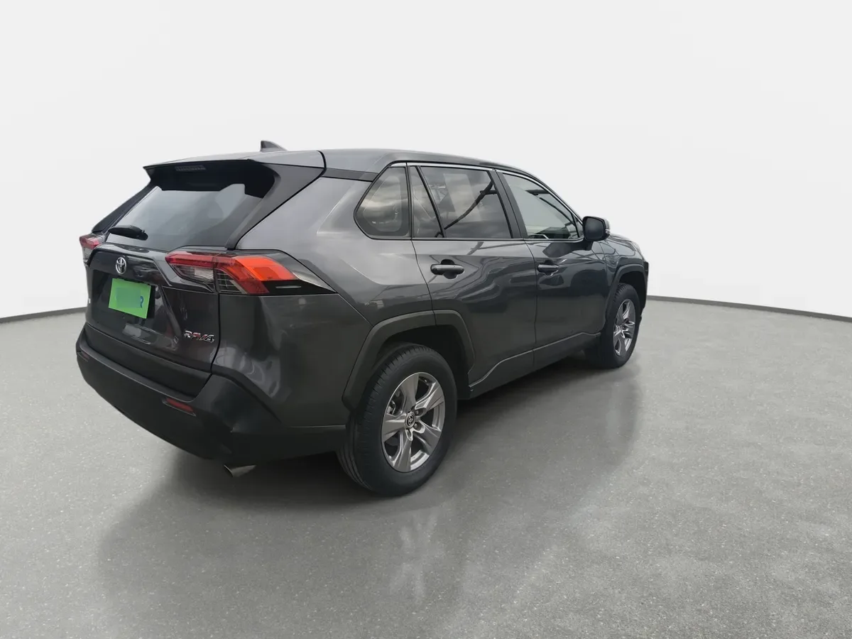 Toyota Rav 4 2.0 Le 4x2 Mt 5p año 2022