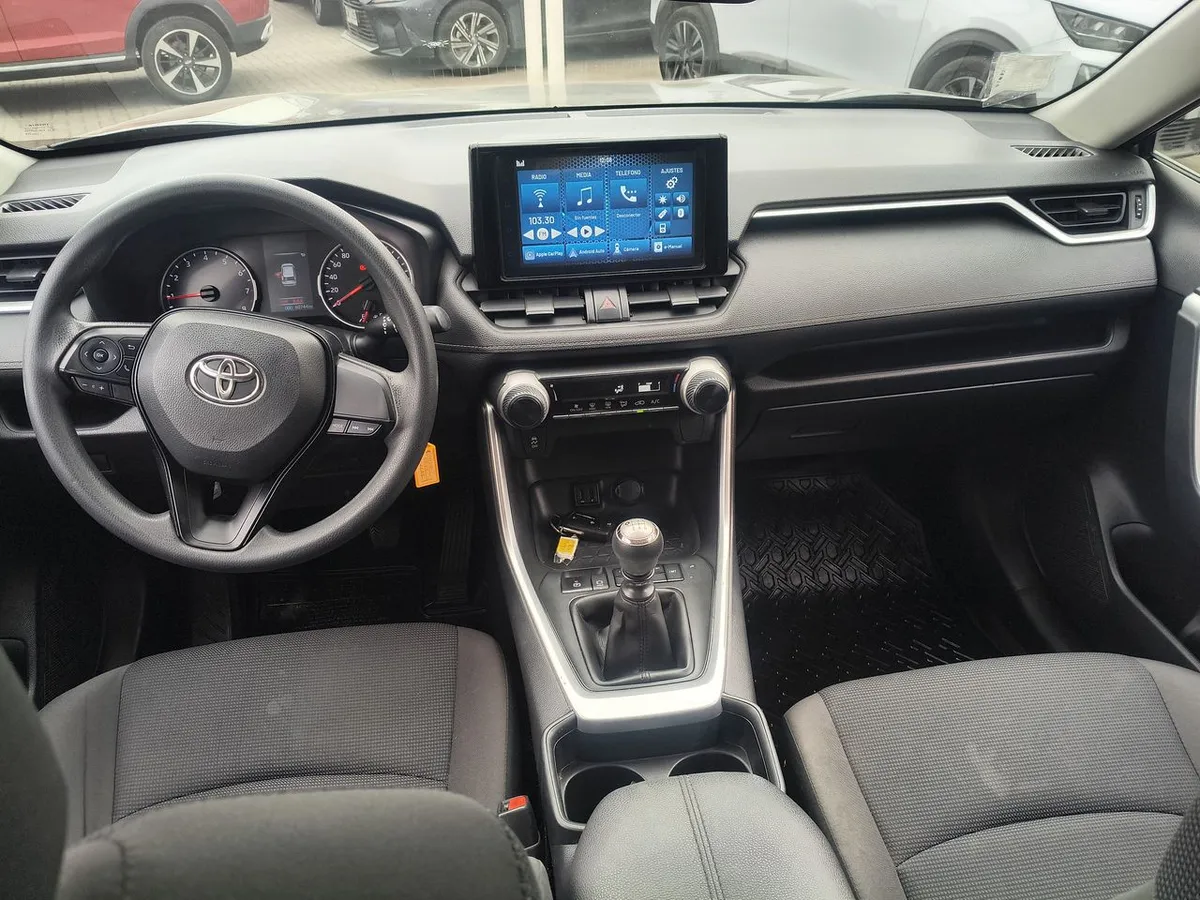 Toyota Rav 4 2.0 Le 4x2 Mt 5p año 2022