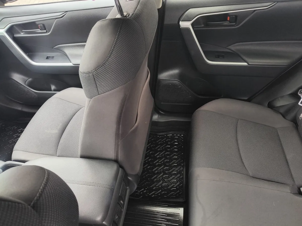 Toyota Rav 4 2.0 Le 4x2 Mt 5p año 2022