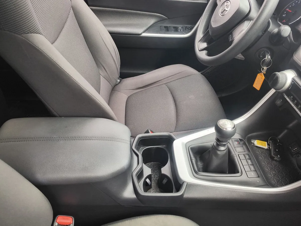 Toyota Rav 4 2.0 Le 4x2 Mt 5p año 2022