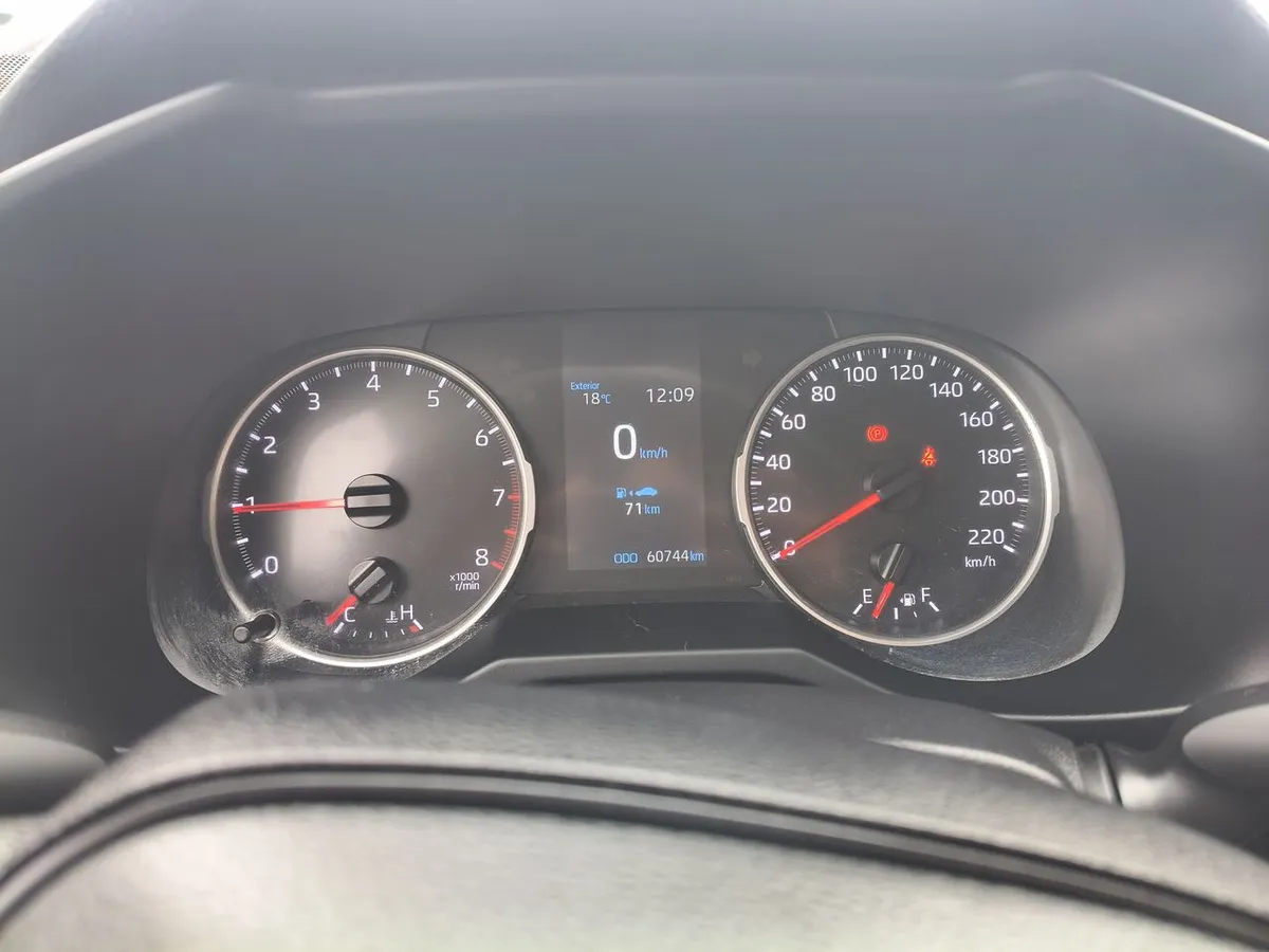 Toyota Rav 4 2.0 Le 4x2 Mt 5p año 2022