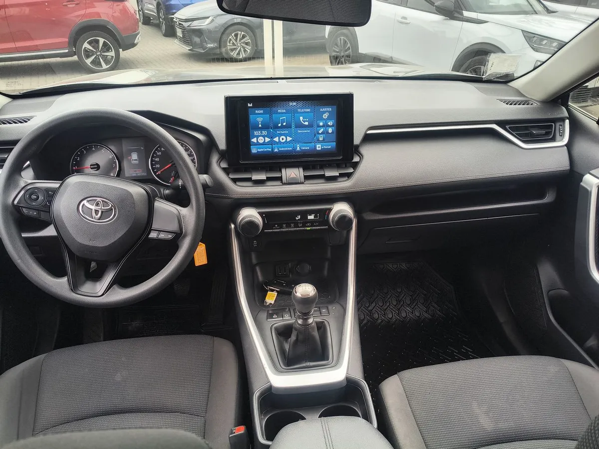 Toyota Rav 4 2.0 Le 4x2 Mt 5p año 2022