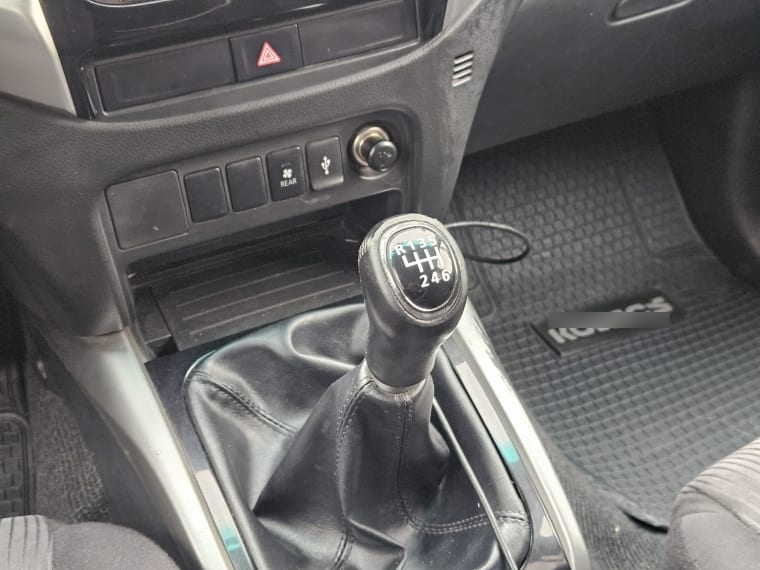 Mitsubishi Montero Sport Mt 4x2 2.4 año 2017