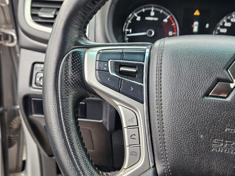 Mitsubishi Montero Sport Mt 4x2 2.4 año 2017