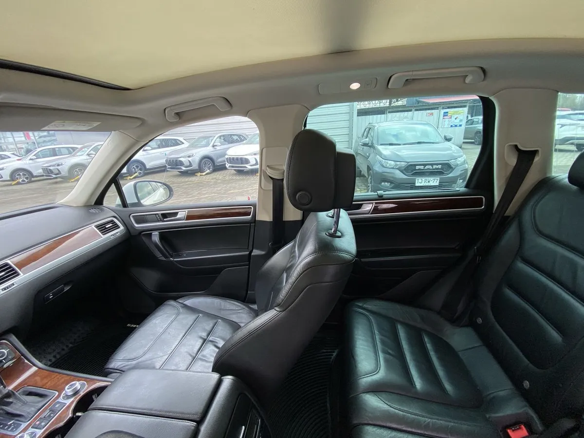 Volkswagen Touareg 3.0 V6 Tdi Diesel 4x4 Nav At 5p año 2016