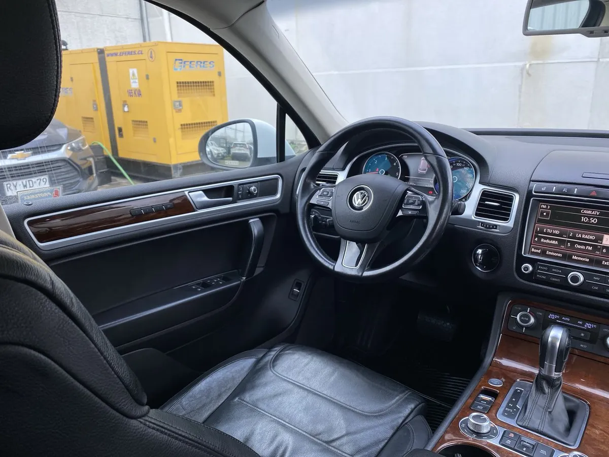 Volkswagen Touareg 3.0 V6 Tdi Diesel 4x4 Nav At 5p año 2016